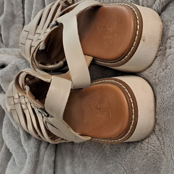 Crown Vintage Avaji Sandal - Size 8.5 - Fisherman Sandal - Picture 3 of 4